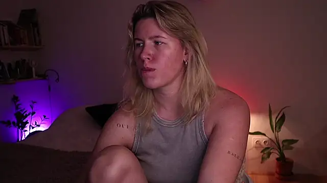 moonamii online show from 11.12.25