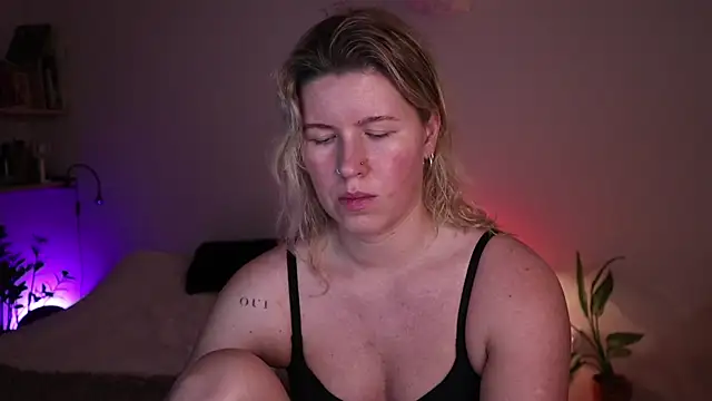 moonamii online show from 11.13.25