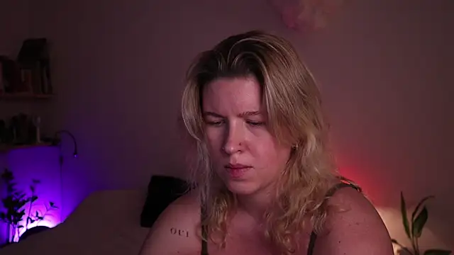 moonamii online show from 11.15.25