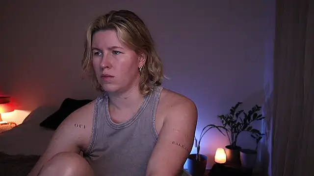 moonamii online show from 04.10.26