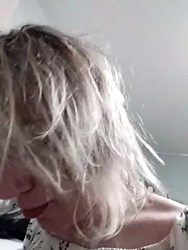 Snapshot of Linda_Gregory chatting on 10.06.25 Linda Gregory online show from 10.06.25