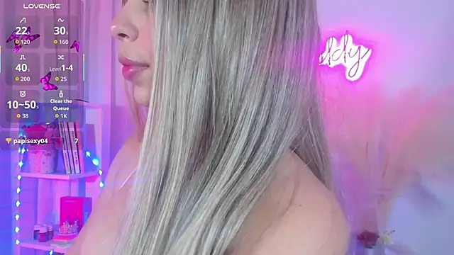 Snapshot of crisbell_lopez chatting on 11.05.25 crisbell lopez online show from 11.05.25