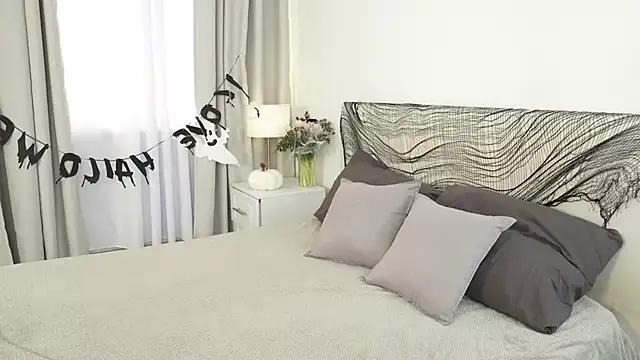 FiaMoor online show from 10.23.25