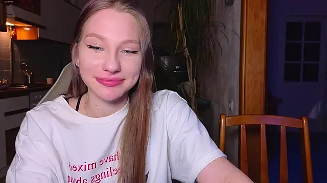 Snapshot of MiaKeler chatting on 01.24.25 MiaKeler online show from 01.24.25