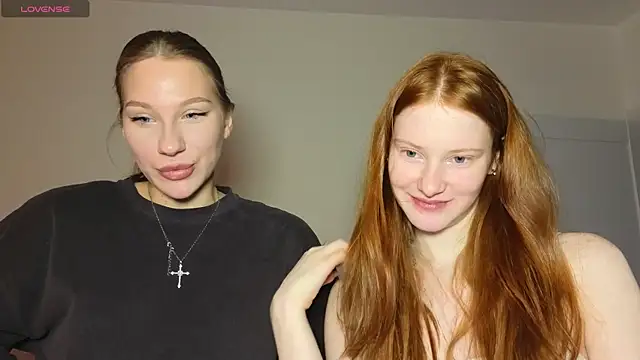 Snapshot of MiaKeler chatting on 02.04.25 MiaKeler online show from 02.04.25