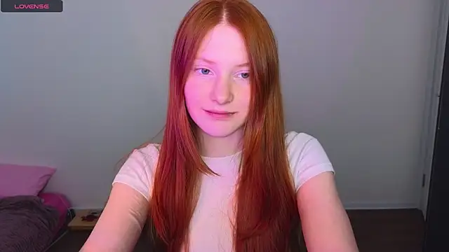 Snapshot of MiaKeler chatting on 02.07.25 MiaKeler online show from 02.07.25