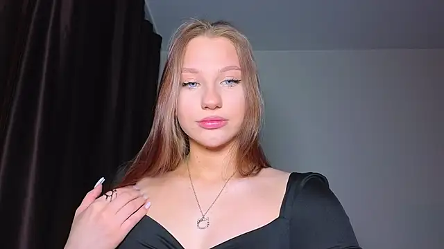 Snapshot of MiaKeler chatting on 02.12.25 MiaKeler online show from 02.12.25