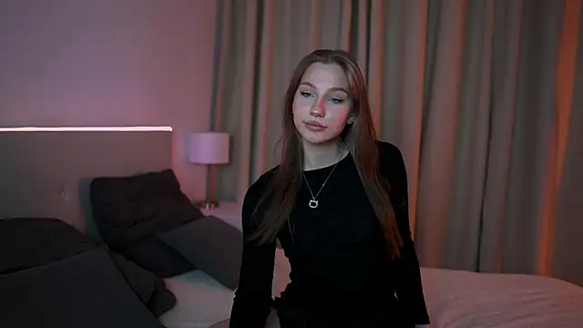 Snapshot of MiaKeler chatting on 02.26.25 MiaKeler online show from 02.26.25