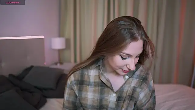 Snapshot of MiaKeler chatting on 02.27.25 MiaKeler online show from 02.27.25