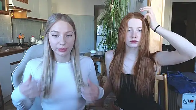 Snapshot of MiaKeler chatting on 03.07.25 MiaKeler online show from 03.07.25