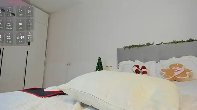 Snapshot of MiaKeler chatting on 01.05.26 MiaKeler online show from 01.05.26