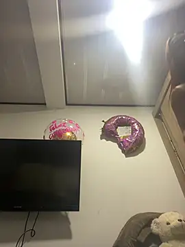 Snapshot of jesica__simpson chatting on 12.21.24 jesica simpson online show from 12.21.24