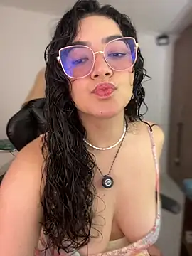 Snapshot of Lia_flowers chatting on 02.16.26 Lia flowers online show from 02.16.26