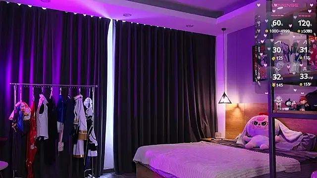 HolliWould  online show from 02.19.26