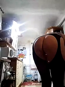 Snapshot of lindaledi2 chatting on 02.05.25 lindaledi2 online show from 02.05.25