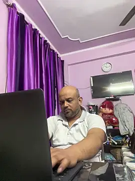 Dick 6inches online show from 11.04.25