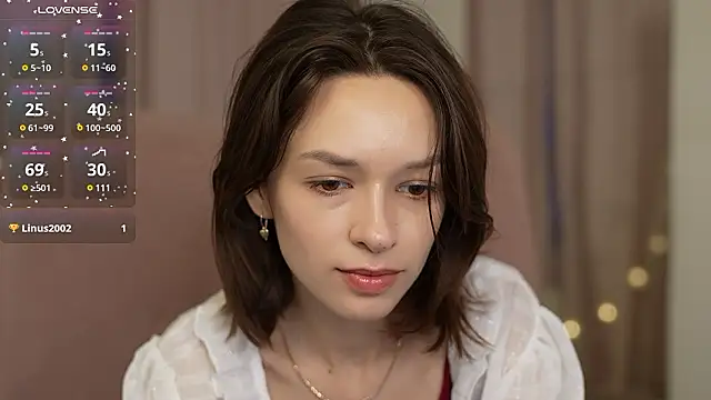 VivianLy  online show from 12.03.24