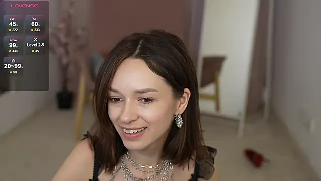 VivianLy  online show from 01.03.25