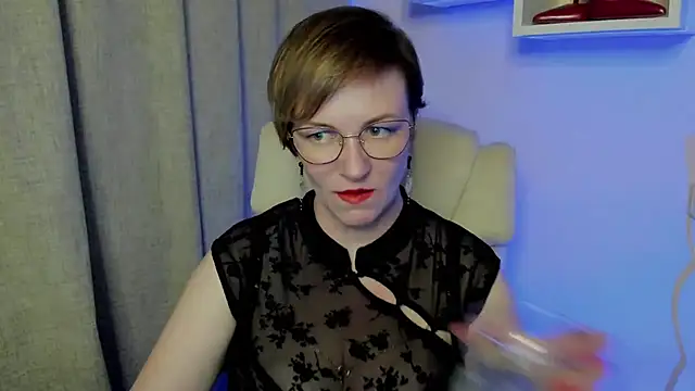 Snapshot of feliziaDesire chatting on 06.24.26 feliziaDesire online show from 06.24.26