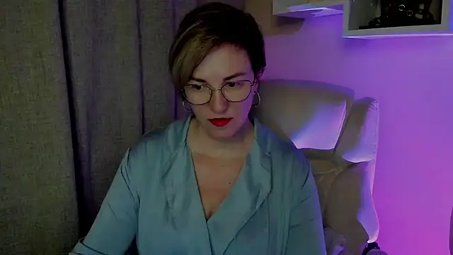Snapshot of feliziaDesire chatting on 07.16.26 feliziaDesire online show from 07.16.26