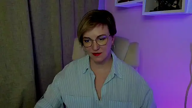 Snapshot of feliziaDesire chatting on 07.22.26 feliziaDesire online show from 07.22.26