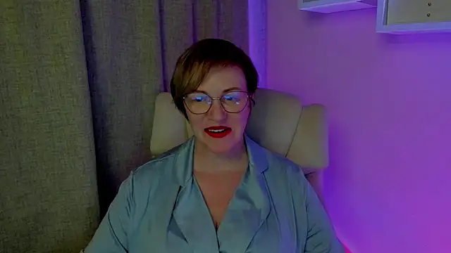 Snapshot of feliziaDesire chatting on 07.28.26 feliziaDesire online show from 07.28.26