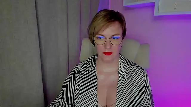 Snapshot of feliziaDesire chatting on 08.05.26 feliziaDesire online show from 08.05.26
