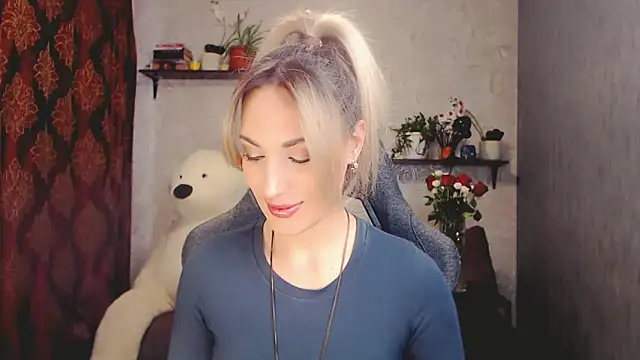 MillaXQueen online show from 03.10.25