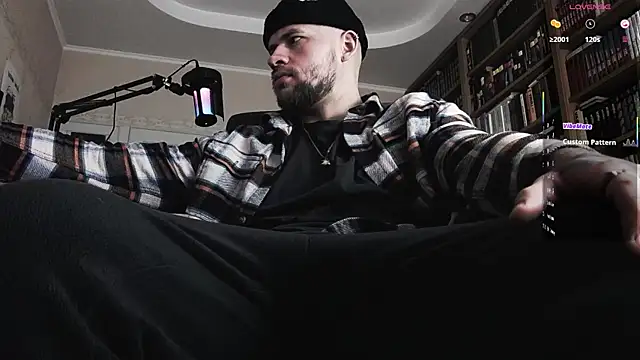 Snapshot of FindomJason chatting on 11.14.25 FindomJason online show from 11.14.25