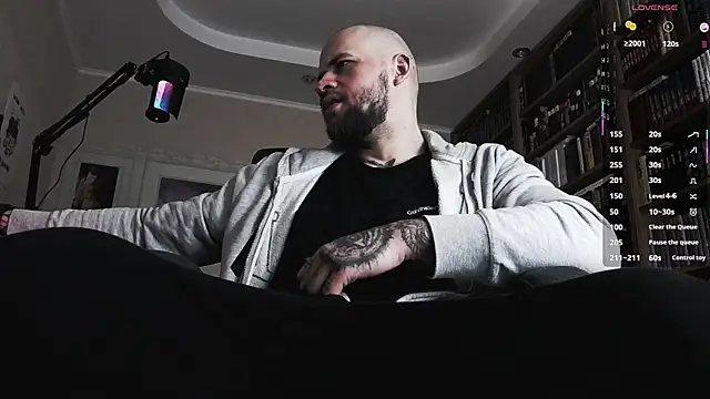 Snapshot of FindomJason chatting on 11.28.25 FindomJason online show from 11.28.25