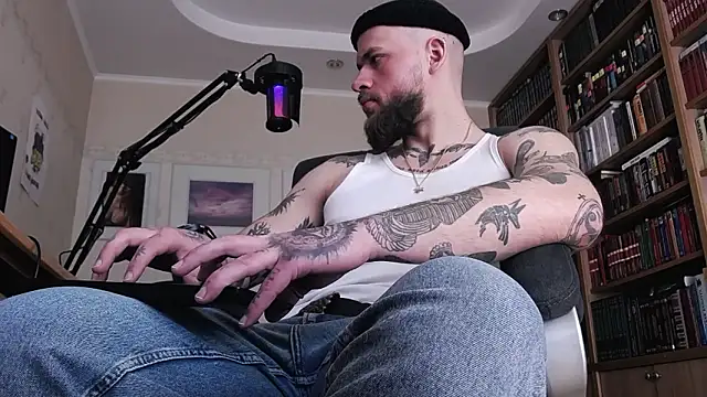 Snapshot of FindomJason chatting on 03.10.26 FindomJason online show from 03.10.26