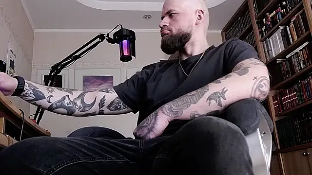 Snapshot of FindomJason chatting on 03.11.26 FindomJason online show from 03.11.26