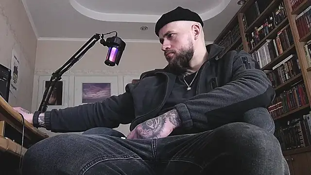 Snapshot of FindomJason chatting on 04.02.26 FindomJason online show from 04.02.26