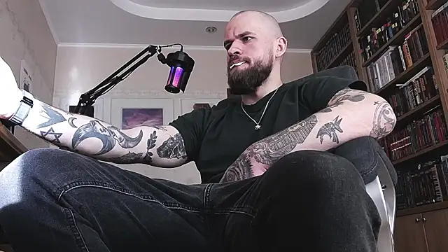 Snapshot of FindomJason chatting on 04.03.26 FindomJason online show from 04.03.26