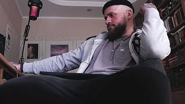 Snapshot of FindomJason chatting on 04.04.26 FindomJason online show from 04.04.26