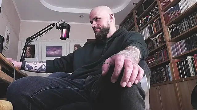 Snapshot of FindomJason chatting on 04.07.26 FindomJason online show from 04.07.26