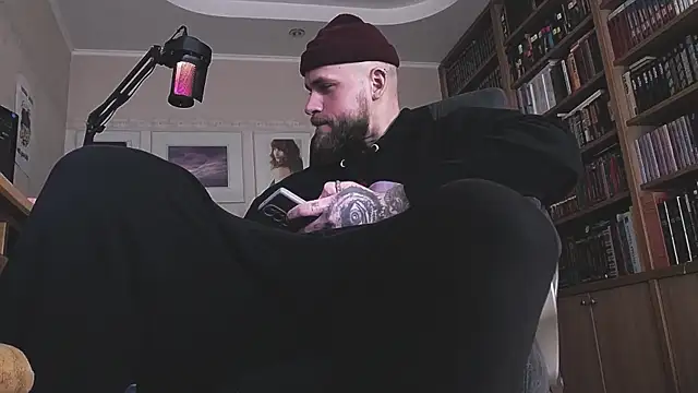 Snapshot of FindomJason chatting on 04.09.26 FindomJason online show from 04.09.26