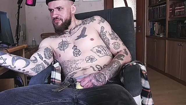 Snapshot of FindomJason chatting on 04.11.26 FindomJason online show from 04.11.26