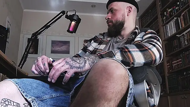 Snapshot of FindomJason chatting on 04.12.26 FindomJason online show from 04.12.26