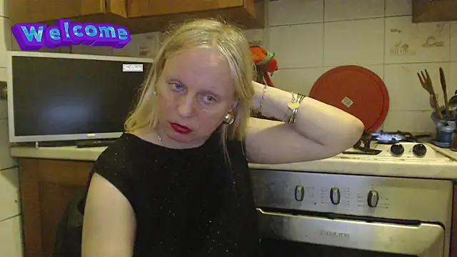 Snapshot of martachatte chatting on 02.25.25 martachatte online show from 02.25.25
