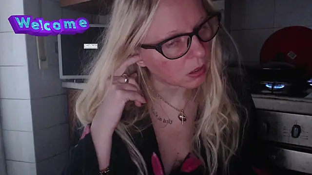 Snapshot of martachatte chatting on 02.26.25 martachatte online show from 02.26.25
