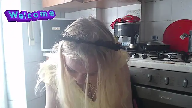 Snapshot of martachatte chatting on 02.26.25 martachatte online show from 02.26.25