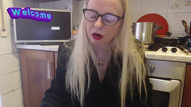Snapshot of martachatte chatting on 02.26.25 martachatte online show from 02.26.25