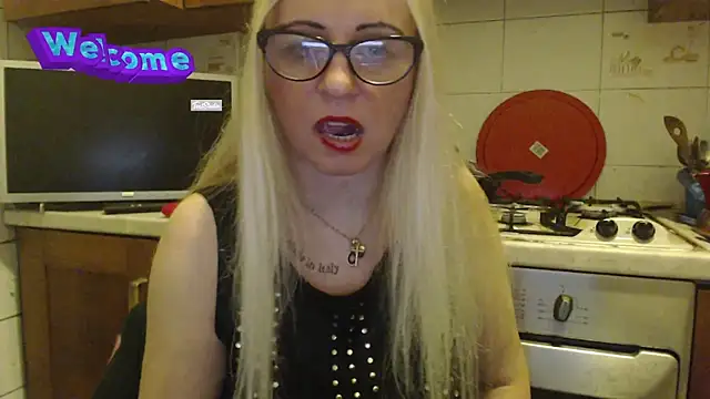 Snapshot of martachatte chatting on 02.27.25 martachatte online show from 02.27.25