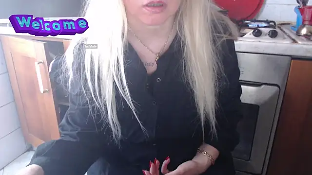 Snapshot of martachatte chatting on 02.28.25 martachatte online show from 02.28.25