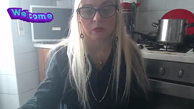 Snapshot of martachatte chatting on 02.28.25 martachatte online show from 02.28.25