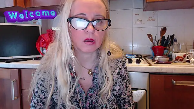 Snapshot of martachatte chatting on 03.03.25 martachatte online show from 03.03.25