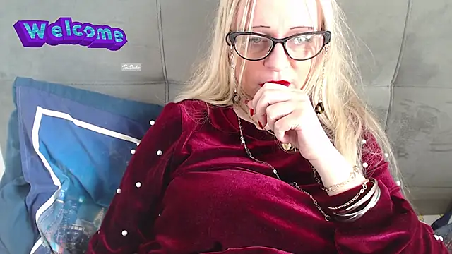 Snapshot of martachatte chatting on 03.05.25 martachatte online show from 03.05.25