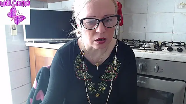 Snapshot of martachatte chatting on 03.11.25 martachatte online show from 03.11.25