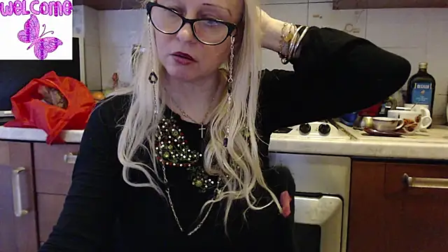 Snapshot of martachatte chatting on 03.11.25 martachatte online show from 03.11.25